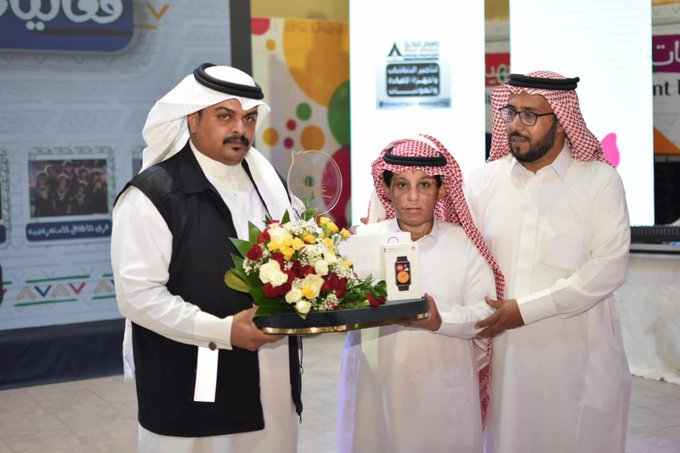The Municipality of Al-Mandaq Governorate presents a gift to the child, Abdullah Ahmed Saleh Al-Zahrani